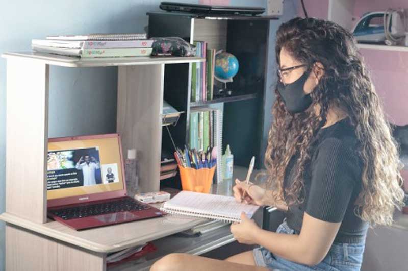 AULA-EM-CASA
