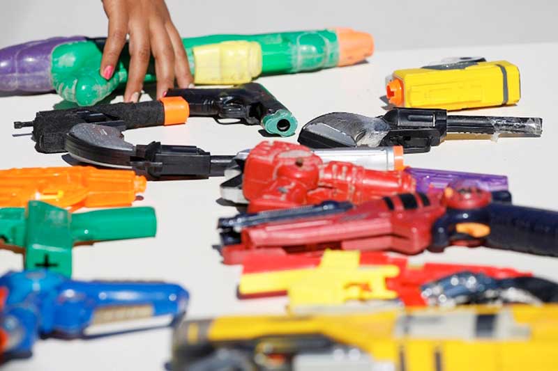 ARMAS-DE-BRINQUEDO