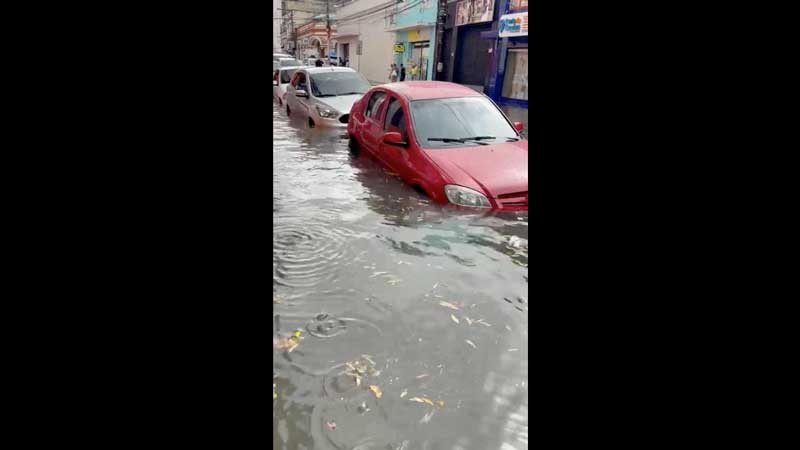 Centro-de-Manaus-alagado-por-temporal_1