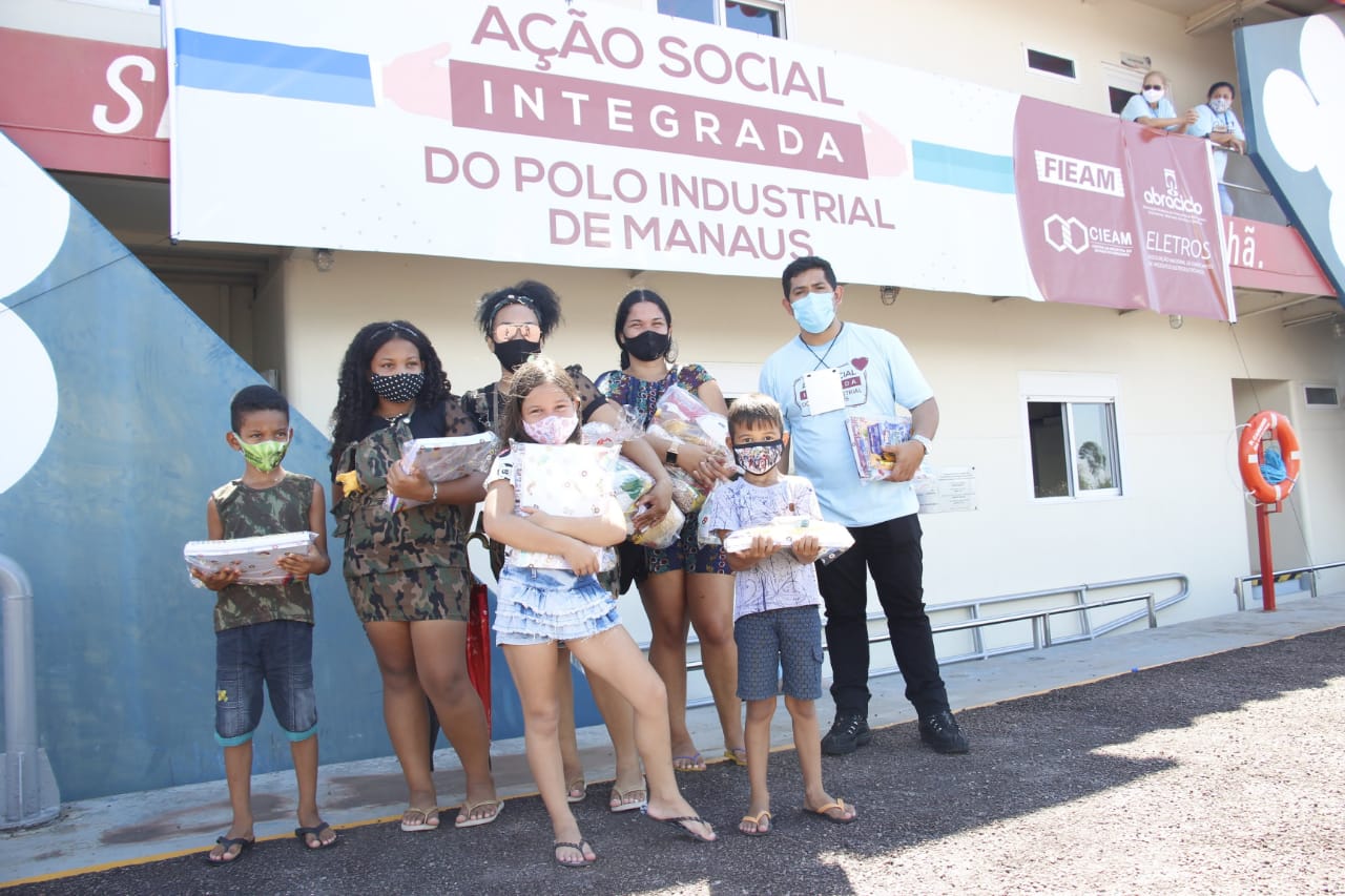 Comunidade de Careiro da Várzea recebe ação social a bordo do Barco-Escola  SENAI Samaúma II - O Povo Amazonense