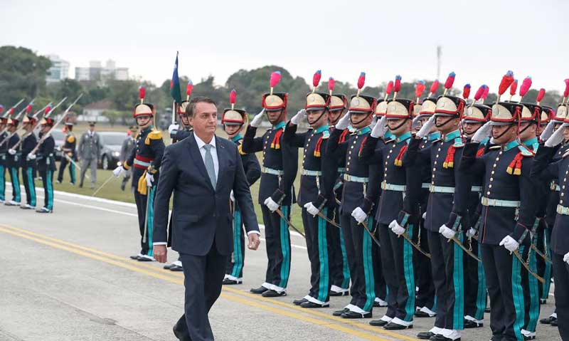 bolsonaro-entrega-espadins-aman