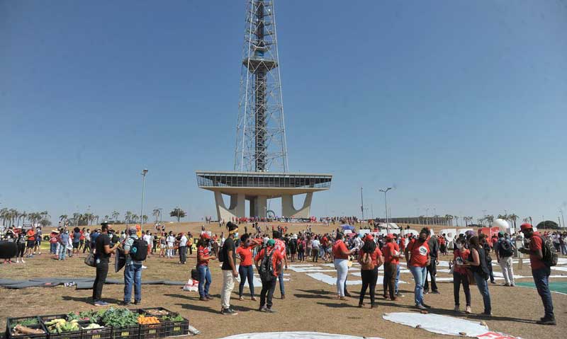 torre-de-tv-manifestantes