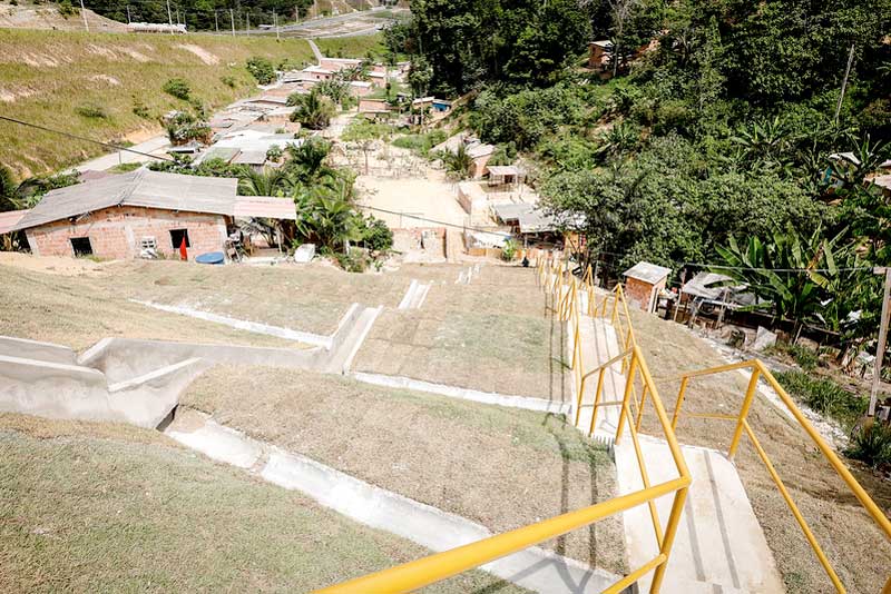 Escadaria-em-concreto-no-bairro-Nova-Cidade1