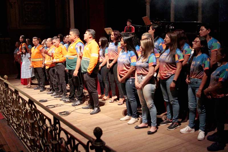 Coral-da-Semulsp-canta-no-Teatro-Amazonas