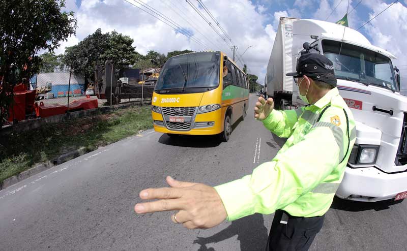 IMMU-notifica-34-veiculos-em-operacao-voltada-ao-transporte-Alternativo