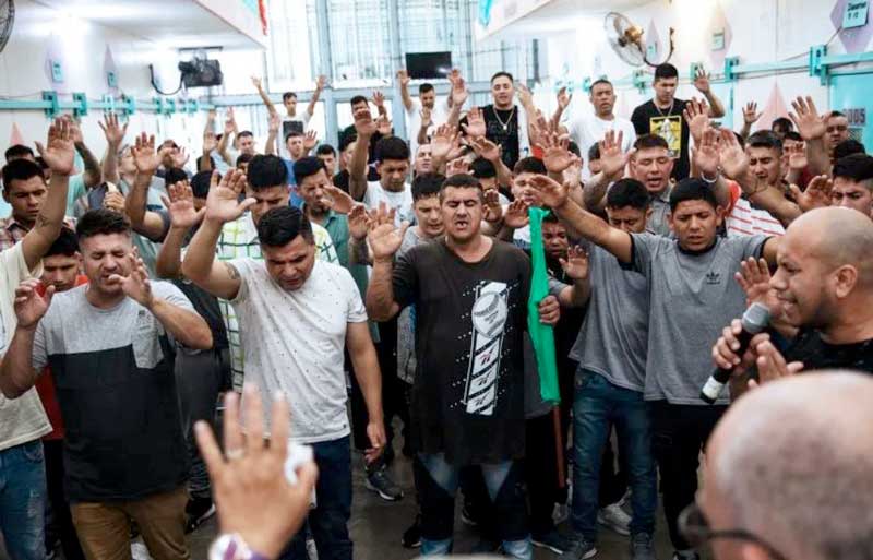 Prisoes-argentinas-experimentam-forte-impacto-do-Evangelho