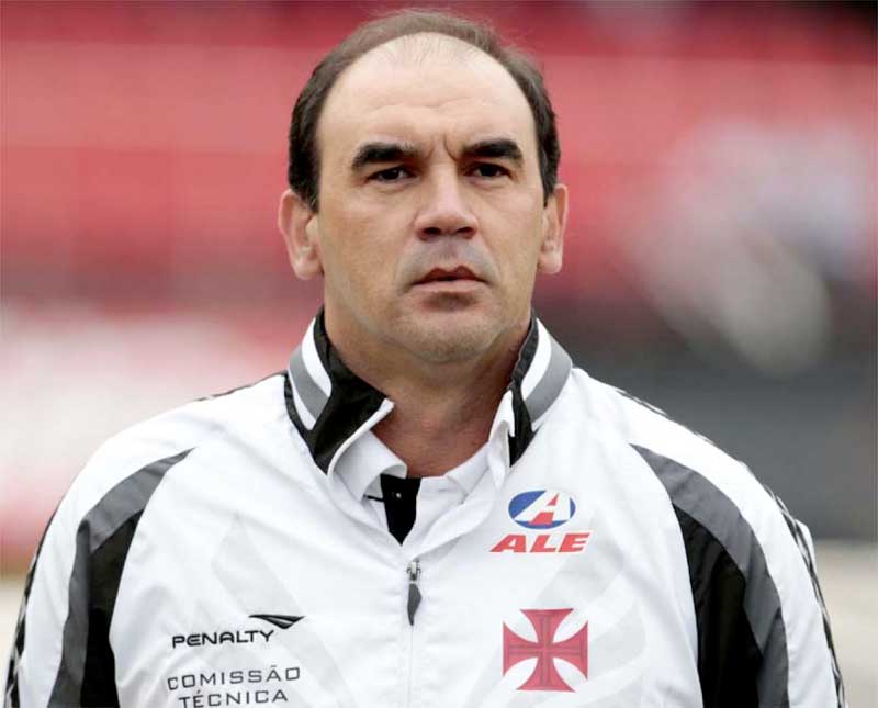 Tecnico-Ricardo-Gomes