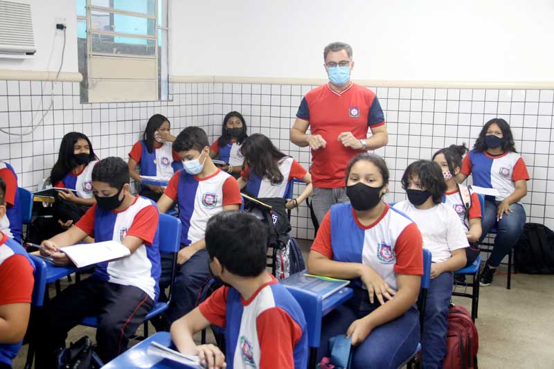 Trabalhadores-da-educacao-fazem-planos-com-o-abono-do-Fundeb