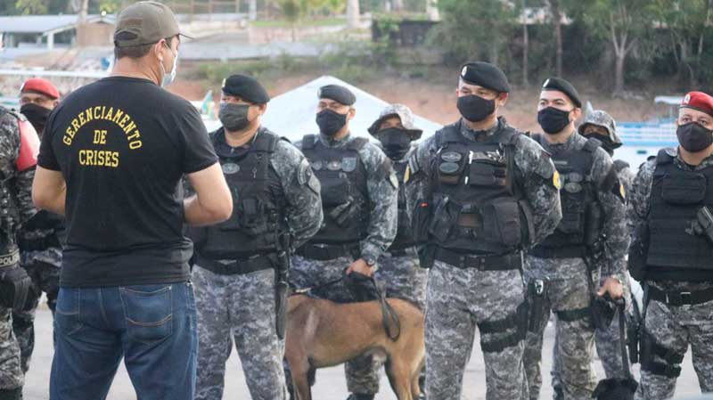 EMBARQUE-POLICIAIS-1