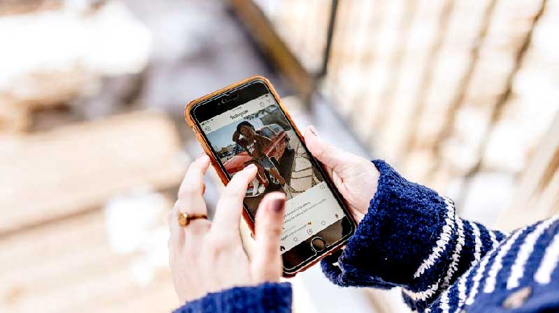 acessando-INSTAGRAM-pelo-celular-redes-sociais