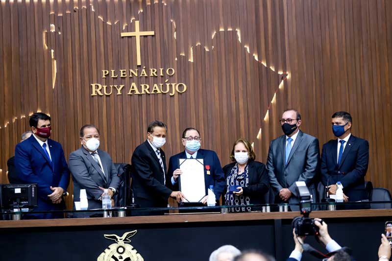 Desembargador-Alcemir-Figliuolo-é-homenageado-com-Medalha-Ruy-Araújo