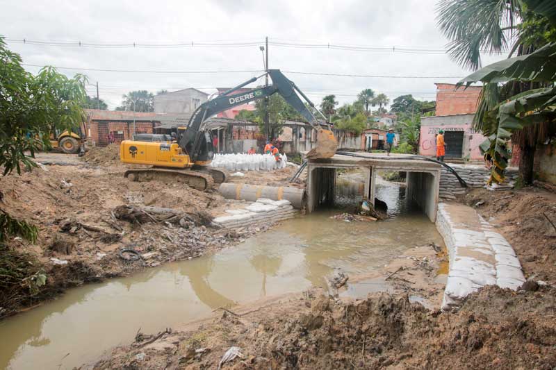 Moradores-da-comunidade-Santa-Marta-recebem-nova-rede-de-drenagem