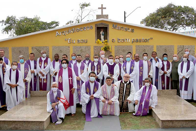 Prefeitura-entrega-mausoléu-da-Igreja-Católica-que-homenageia-padres-de-Manaus