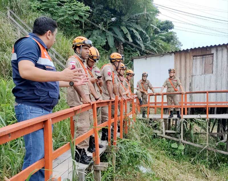Alunos-de-curso-do-Corpo-de-Bombeiros-participam-de-ocorrência-da-Defesa-Civil