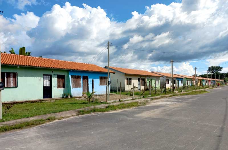 Brena-Dianná-pede-soluções-efetivas-para-resolver-problemas-de-moradores-do-Residencial-Parintins