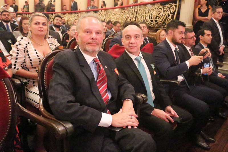 Conselheiros-do-TCE-AM-são-agraciados-com-medalhas-durante-comemoração-de-185-anos-da-PM-AM