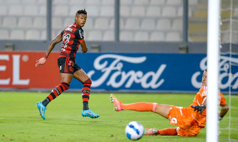 Flamengo-supera-Sporting-Cristal-por-2-a-0