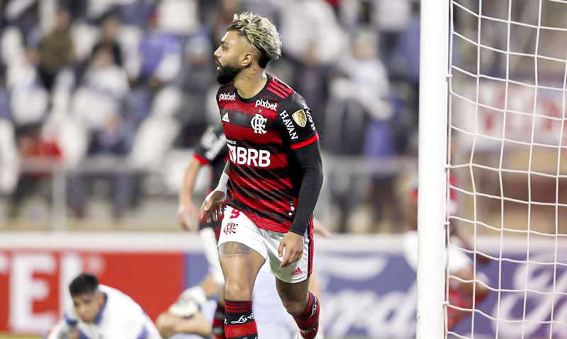 Gabriel-brilha-e-Flamengo-derrota-Universidad-Católica-no-Chile