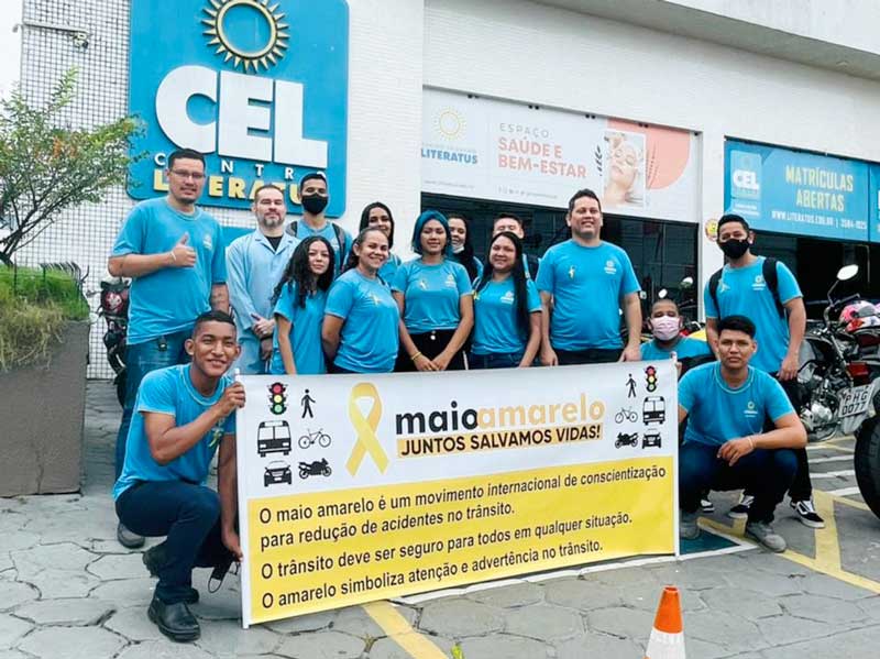 Estudantes-realizam-ação-de-conscientização-no-Transito
