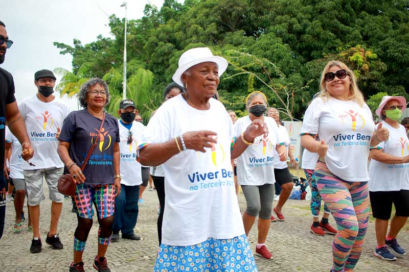 Idosos-do-Viver-bem-na-terceira-idade-participam-de-atividade-recreativa-na-Ponta-Negra