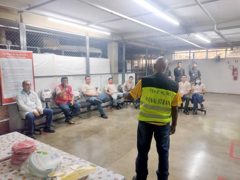 Maio-Amarelo-IMMU-promove-educação-de-trânsito-em-fábrica-do-Distrito-Industrial