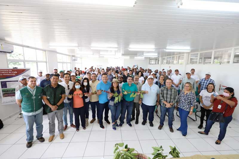 Representantes-de-orgaos-municipais-estaduais-e-federais-empresas-privadas-e-produtores-rurais