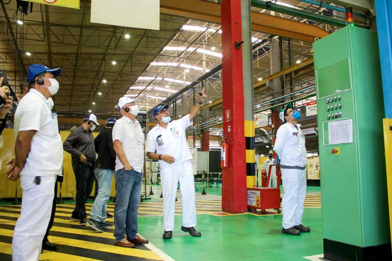 Comitiva-da-Sedecti-visita-empresa-responsável-por-peças-para-automóveis-e-motocicletas-no-PIM