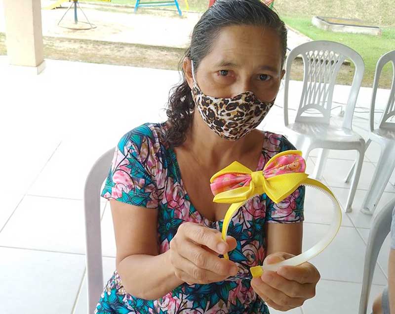 Prefeitura-oferece-cursos-de-artesanato-e-maquiagem-aos-moradores-do-residencial-Manauara-2