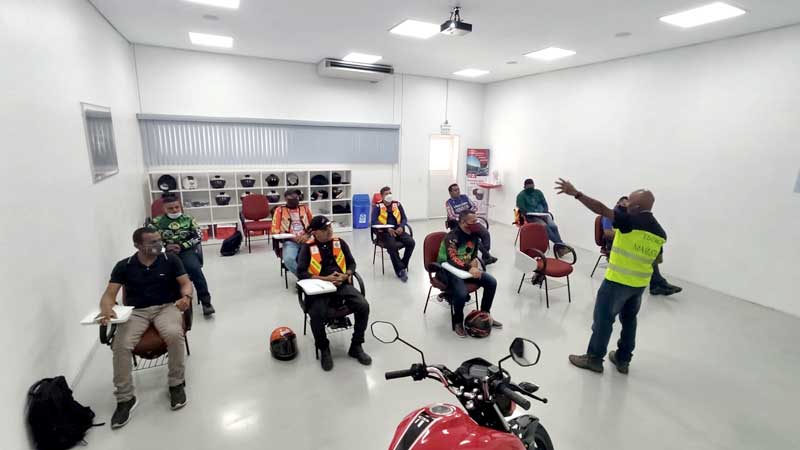 Prefeitura-promove-curso-de-aperfeiçoamento-aos-mototaxistas-de-Manaus
