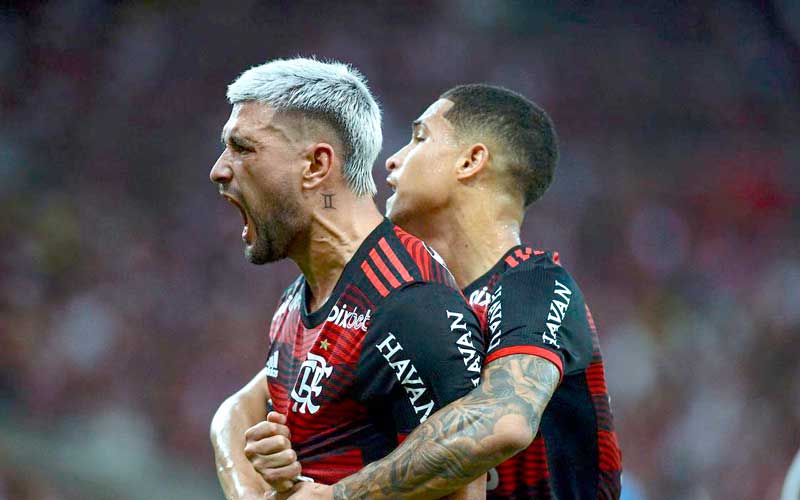 Arrascaeta-desequilibra-e-Flamengo-faz-placar-para-chegar-às-quartas