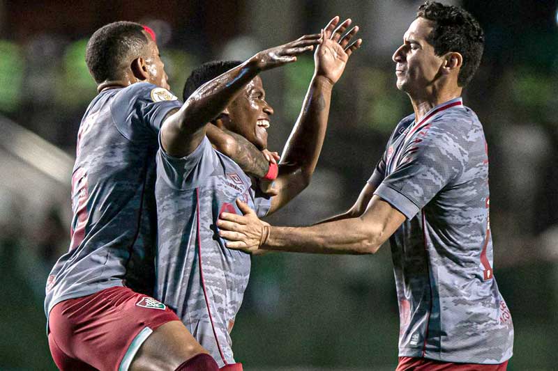 Fluminense-bate-Goiás-e-segue-na-briga-pelo-Brasileiro