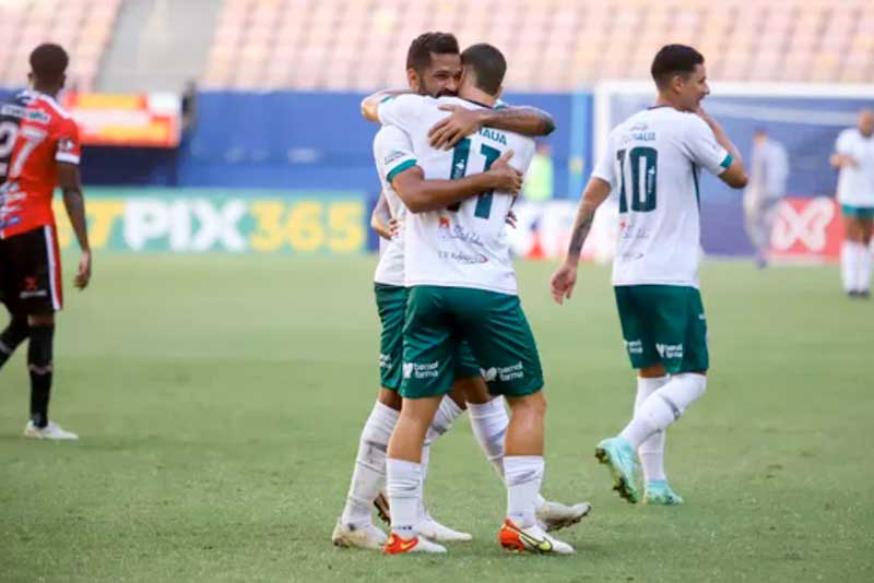 Manaus-bate-o-Ferroviário-e-volta-a-vencer-em-casa