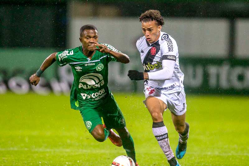 Vasco-recebe-Chape-na-provável-reestreia-de-Alex-Teixeira