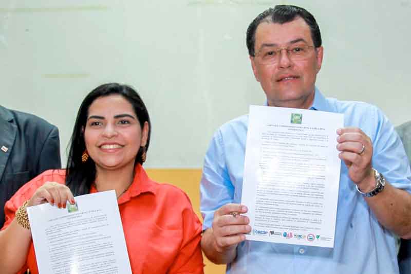 Eduardo-Braga-e-Anne-Moura-firmam-compromisso-com-a-ética-e-boa-governança