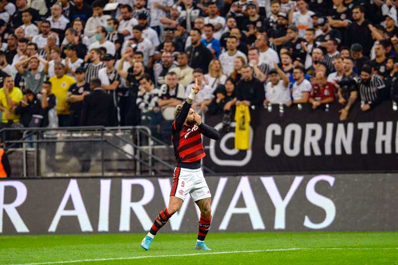 Flamengo-bate-Corinthians-com-gols-de-Arrascaeta-e-Gabriel
