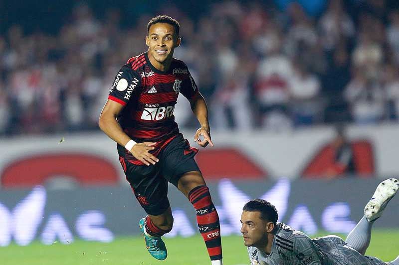 Flamengo-bate-São-Paulo-fora-de-casa-e-dorme-no-3º-lugar-do-Brasileiro