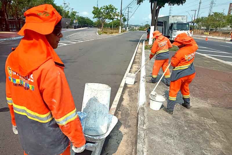 Prefeitura-de-Manaus-realiza-pintura-de-meio-fio-no-Distrito-Industrial