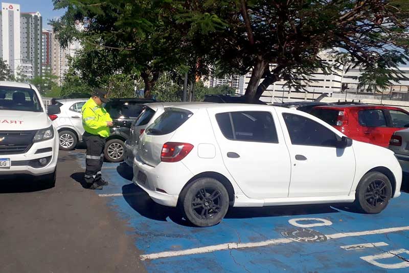Prefeitura-reforça-o-uso-da-credencial-em-estacionamento-para-idosos-e-deficientes