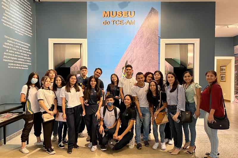 Alunos-da-rede-pública-de-Ensino-participam-de-visita-técnica-guiada-no-TCE-AM