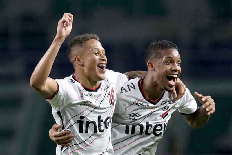 Athletico-busca-empate-elimina-Palmeiras-e-vai-à-final