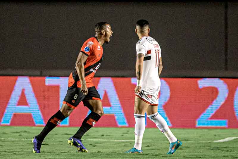 Atlético-GO-vence-o-São-Paulo-por-3-a-1-e-sai-em-vantagem-na-semi-da-Sul-Americana