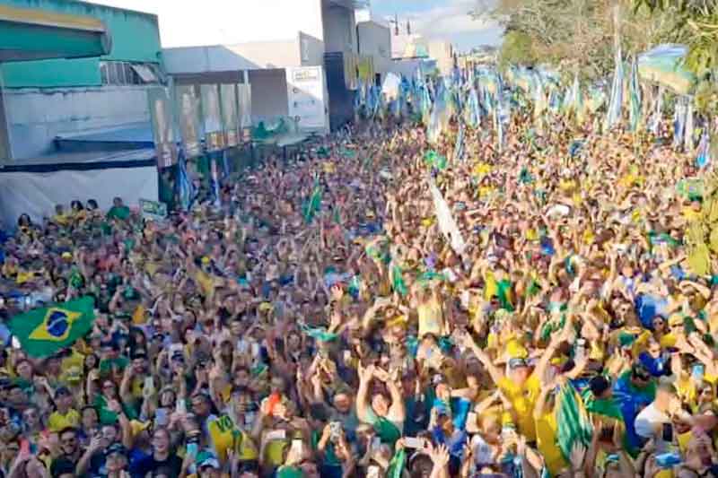 Bolsonaro-é-recebido-por-multidão-em-Garanhuns