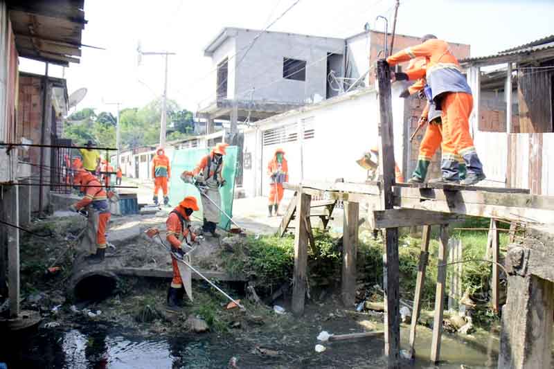 Comunidade-Nossa-Senhora-do-Perpétuo-Socorro-recebe-ação-de-limpeza-da-Prefeitura-de-Manaus