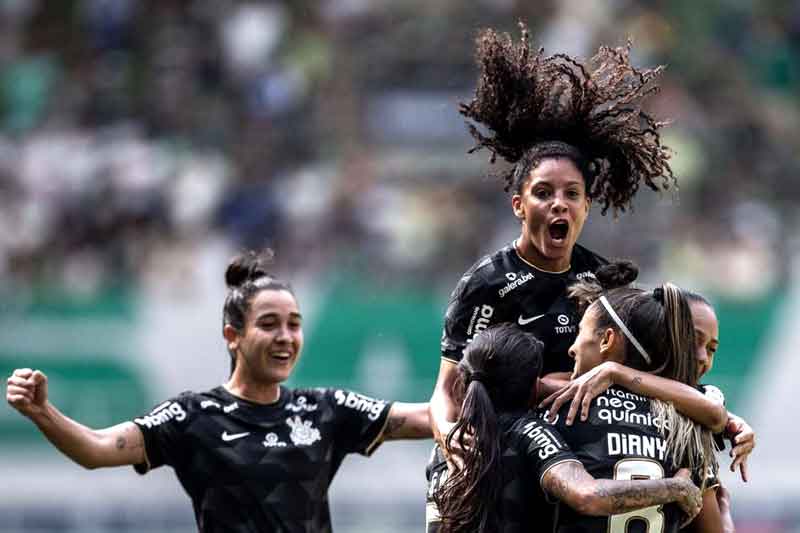 Corinthians-goleia-Palmeiras-e-vai-à-final