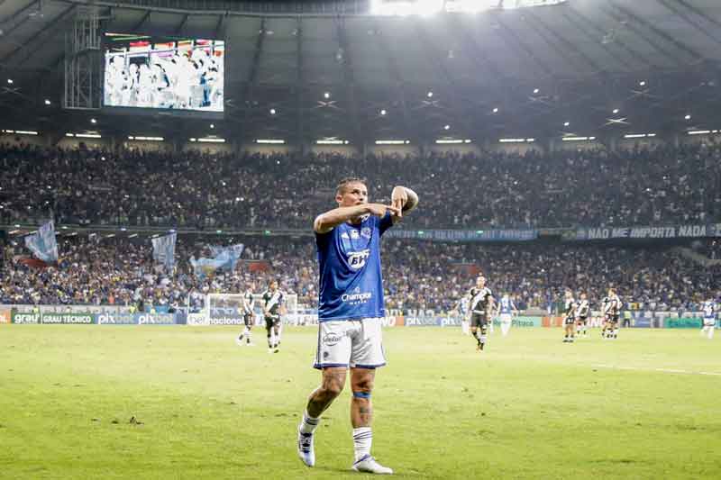 Cruzeiro-derrota-o-Vasco-e-retorna-à-Série-A-do-Brasileiro
