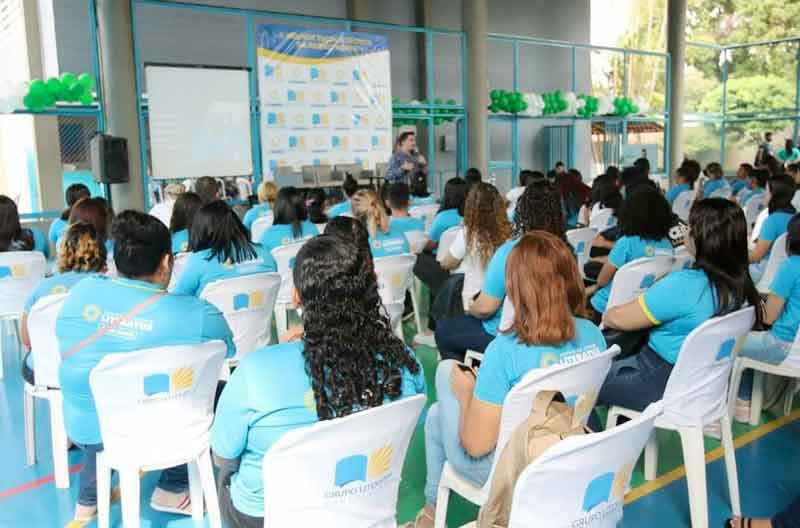 Feira-oferece-palestras-e-banco-de-empregos-à-população