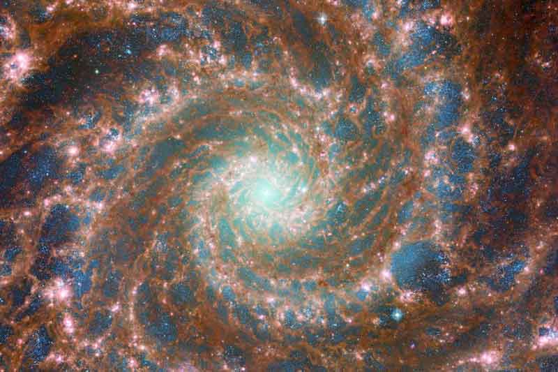 James-Webb-e-Hubble-capturam-imagens-inéditas-de-galáxia-fantasma