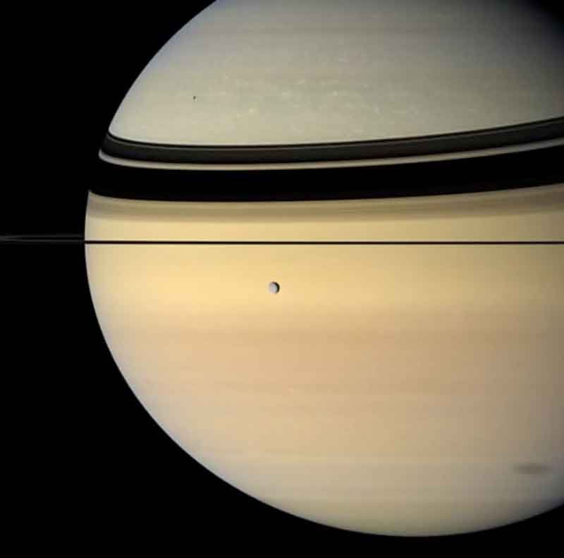 Lua-perdida-há-muito-tempo-poderia-ser-a-origem-dos-anéis-de-Saturno