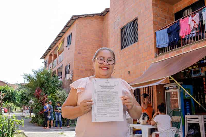 Moradores-do-Parque-São-Raimundo-começam-a-receber-títulos-dos-imóveis-registrados-em-cartório