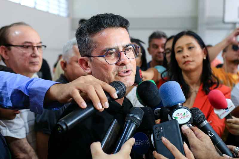 Prefeito-David-Almeida-anuncia-regularização-fundiária-que-beneficia-mais-de-15-mil-famílias-da-zona-Leste